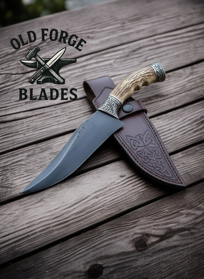 Handmade Damascus blades hunting knife with deer horn handle and leather sheath