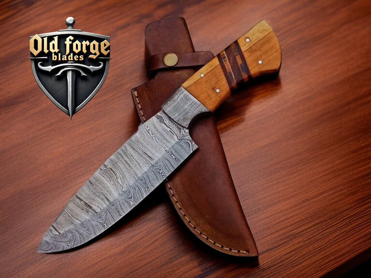 Damascus hunting knife with olive wood handle and leather sheath