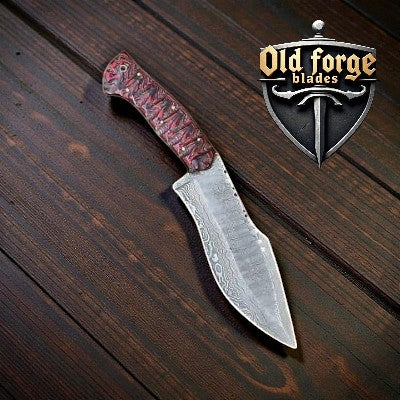 Handmade damascus steel hunting knife with epoxy resin handle and patterned blade
