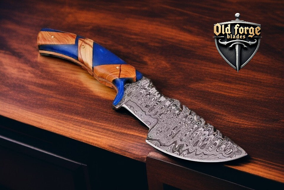 Handmade damascus hunting knife with resin and natural wooden handle and leather sheath