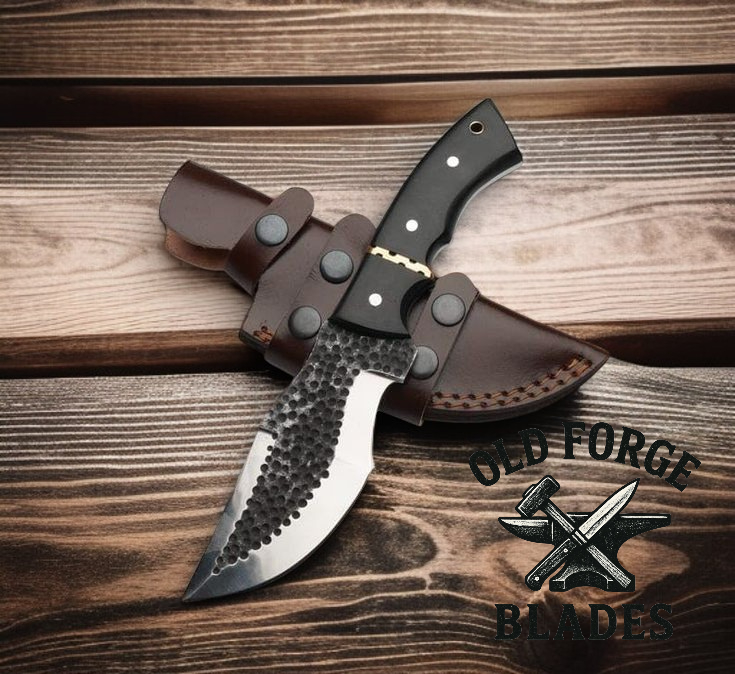 Handmade hammered tracker Damascus knife with rose wood and horn handle