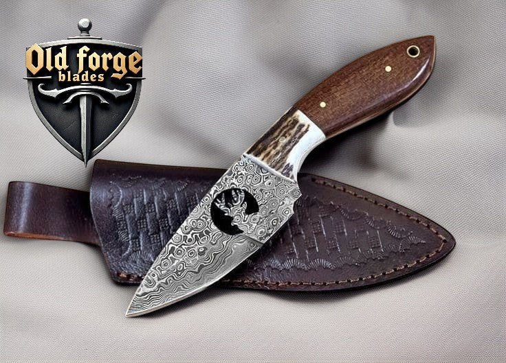 Handmade hutning knife with Damascus steel blade and rosewood handle