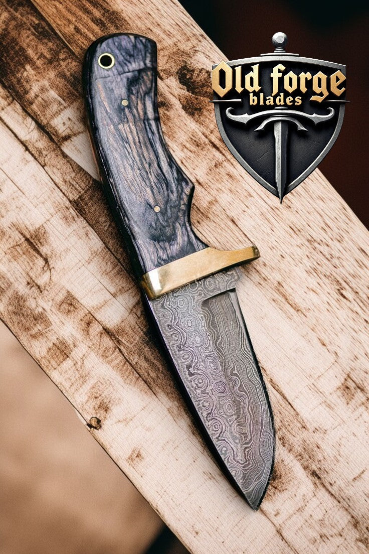 Handmade damascus steel hinting knife with Paka wood handle