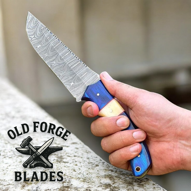 Handmade damascus steel knife with leather sheath