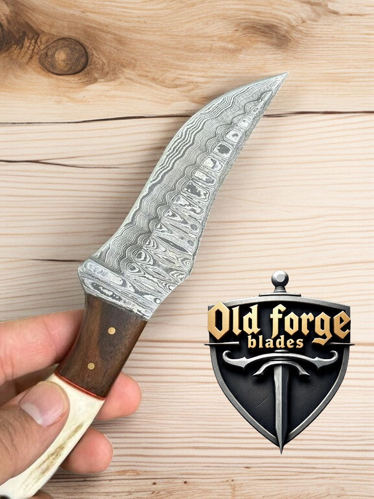Handmade hunting knife blade detail for deer skinning