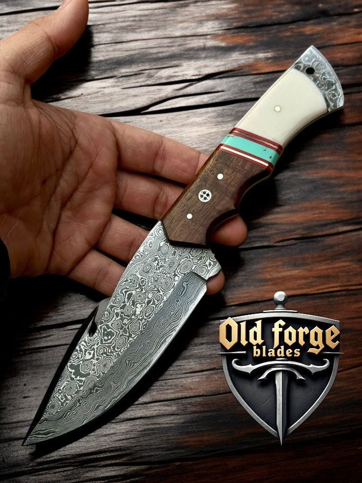 Gut hook hunting knife with Damascus pattern blade