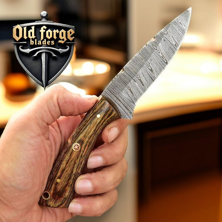 Damascus steel blade hunting knife with leather sheath