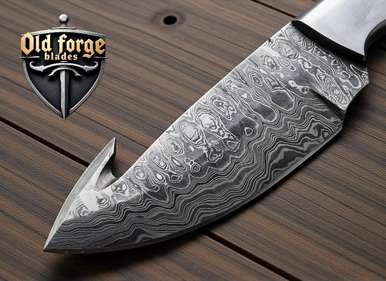 Guthook blade hunting knife showing horn handle detail