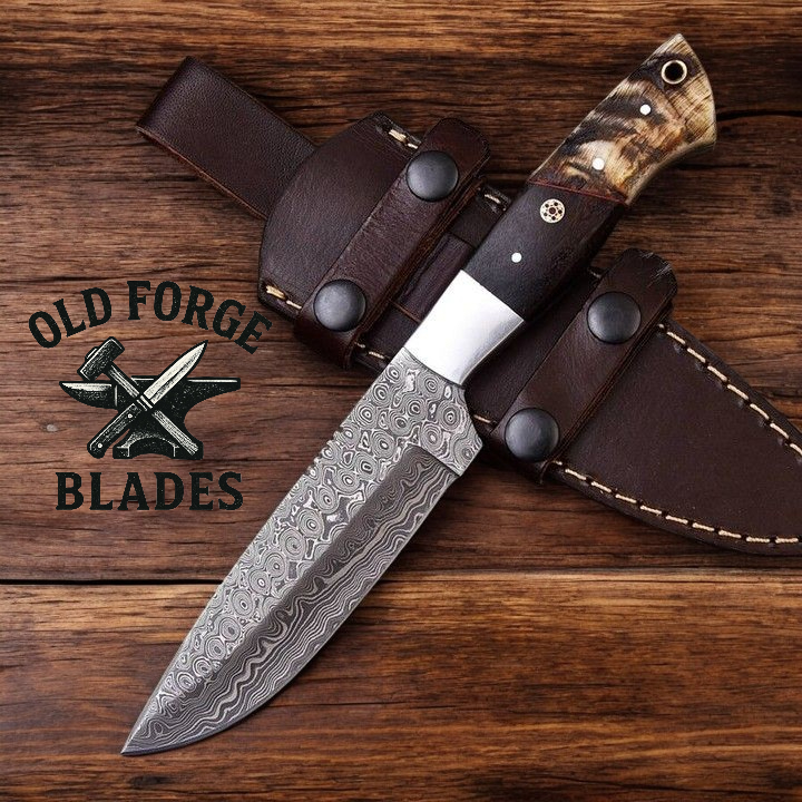 Handmade damascus steel hunting knife 