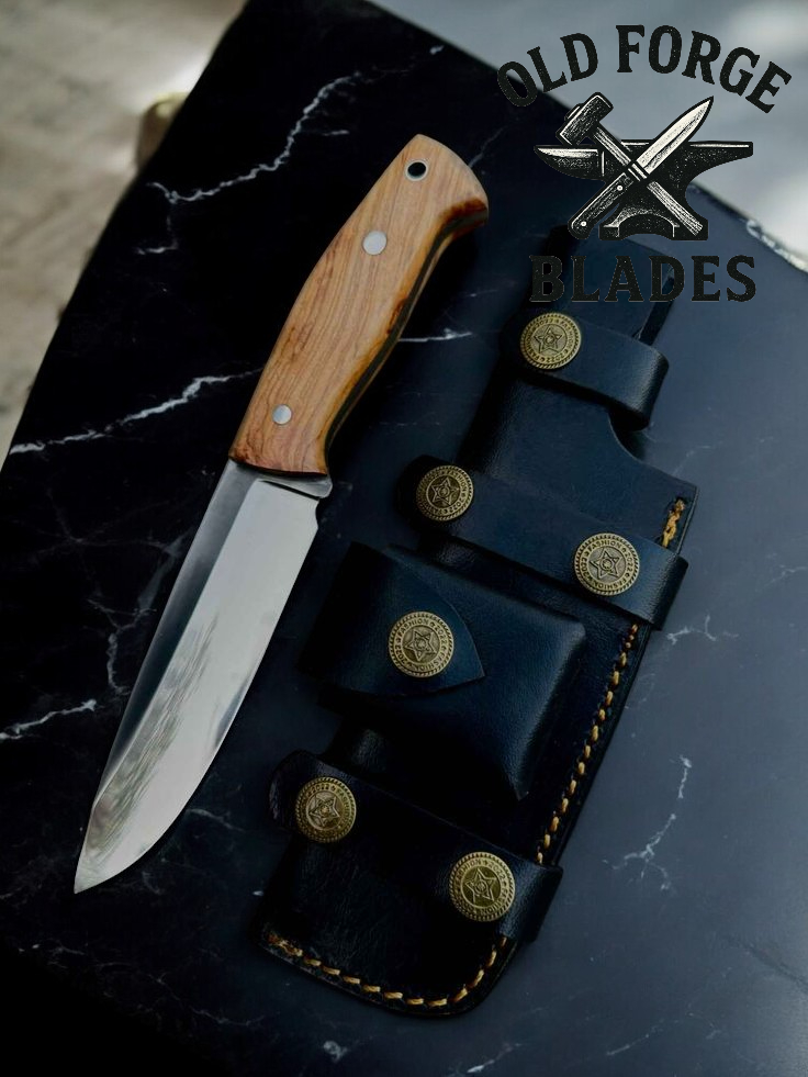 Demascus knife with rosewood handle and Damascus steel blade