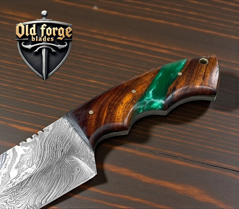 Top hunting knives with 8.5 inch sharp Damascus steel blade